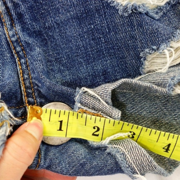 LEVIS Denim Short Womens 32 Blue Wash Jeans Distressed Cuff Y2K Festival 35x2.3 - Picture 6 of 8